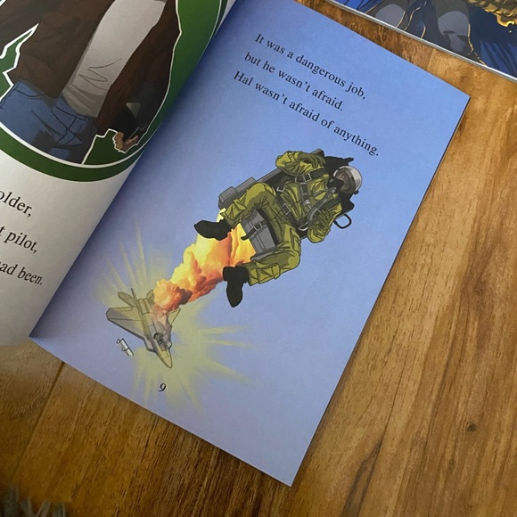 DC Superhero Book Bundle - Picture 6 of 9